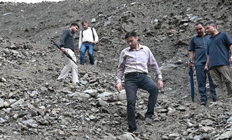 आपदाग्रस्त क्षेत्र बटोली की वर्षो पुरानी लो वोल्टेज, अल्प पेयजल श्राव की समस्या का डीएम ने किया अब स्थायी समाधान; स्वीकृति चैक जारी