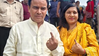 लोकतंत्र के इस महापर्व में निभाई भागीदारी — ‘मेरा गांव, मेरा बूथ’ की भावना के साथ मतदान केंद्र पहुंचे कैबिनेट मंत्री डॉ. धन सिंह रावत व धर्मपत्नी डॉ. दीपा रावत