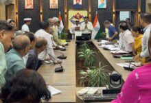 स्वतंत्रता संग्राम सेनानियों के उतराधिकारियों का इधर निवेदनः उधर बीच बैठक में ही डीएम के आदेश