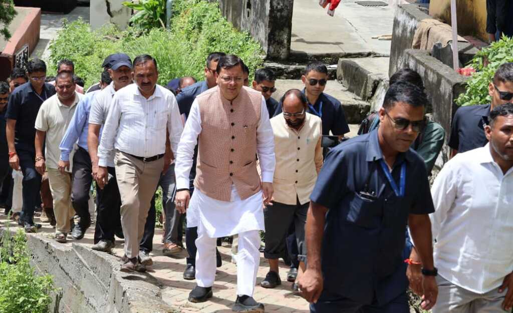 मुख्यमंत्री पहुँचे थराली, राहत एवं बचाव कार्यों का किया स्थलीय निरीक्षण