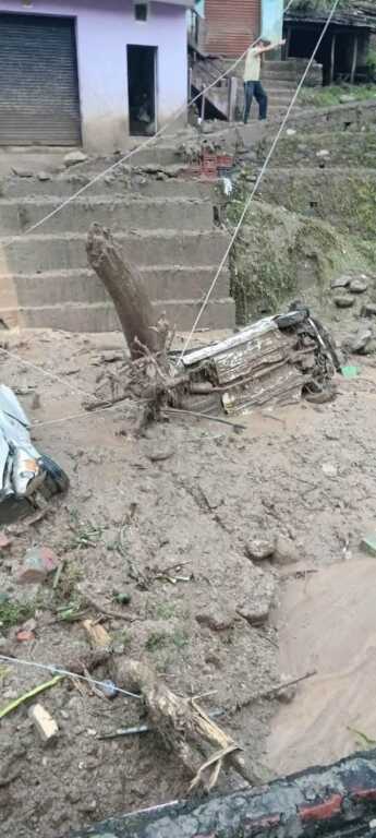 थराली में देर रात बादल फटने से जनजीवन अस्त-व्यस्त