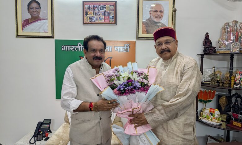 महाराज ने पंचायतीराज राज्य मंत्री बघेल से की शिष्टाचार भेंट महाराज ने पंचायतीराज राज्य मंत्री बघेल से की शिष्टाचार भेंट