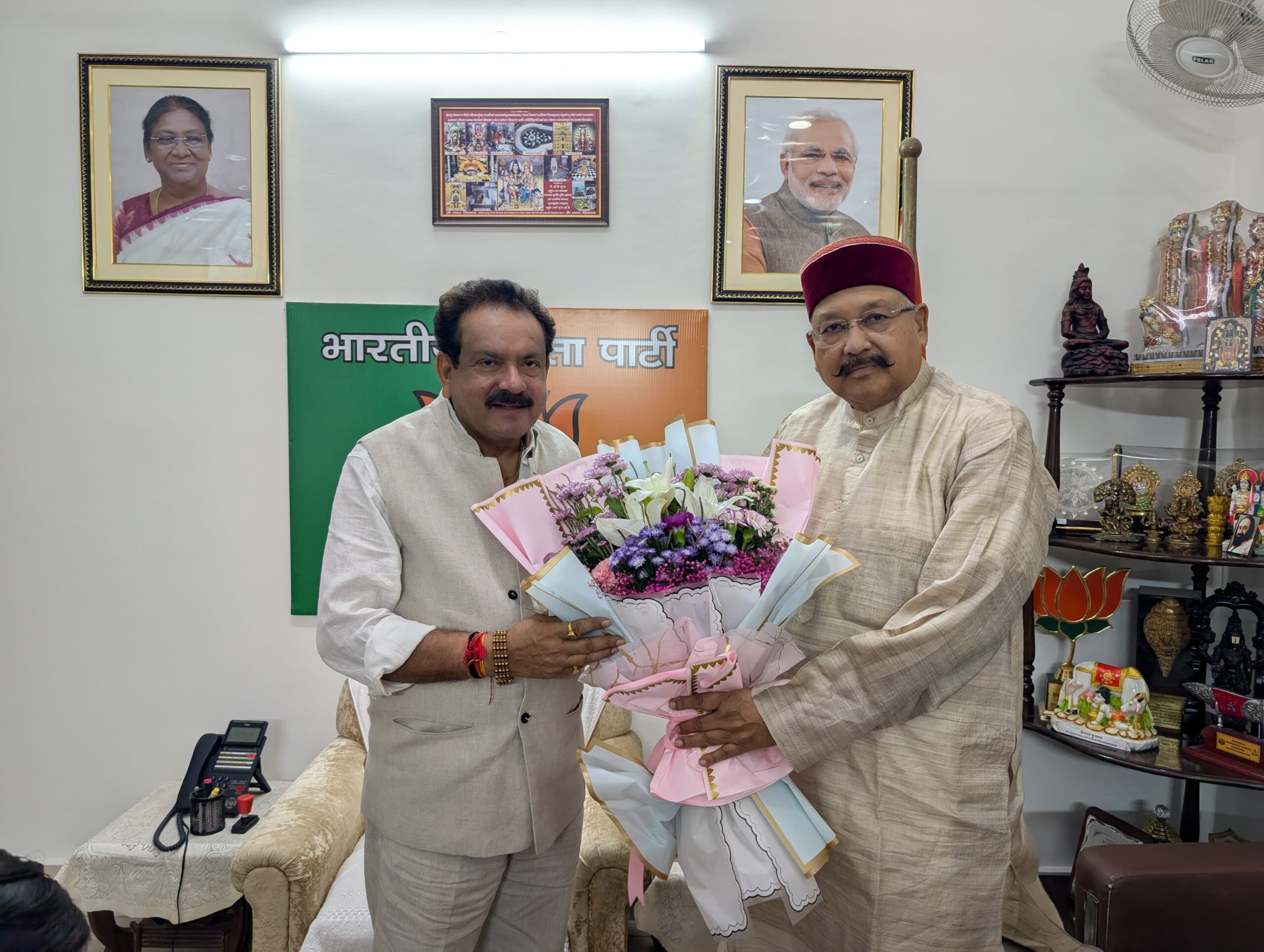 महाराज ने पंचायतीराज राज्य मंत्री बघेल से की शिष्टाचार भेंट