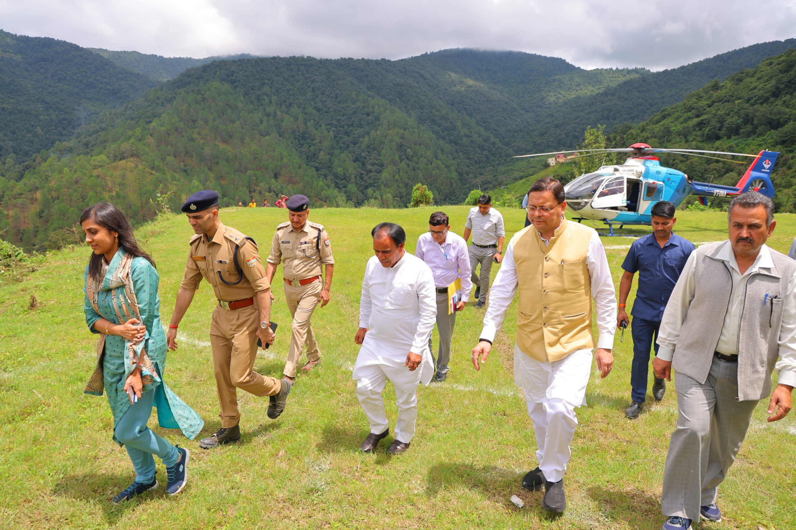 ग्राउण्ड जीरो पर पहुंचे कैबिनेट मंत्री डॉ. धन सिंह रावत, सीएम धामी के साथ किया आपदाग्रस्त क्षेत्र का दौरा