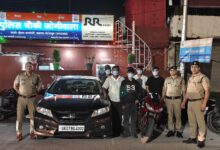 छत पर कार–बाइक स्टंट से मचा हंगामा, पुलिस ने की कार्रवाई, काटे चालान…