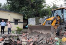 नवादा प्राथमिक विद्यालय परिसर से अवैध मजार हटाई गई