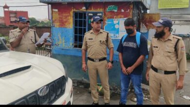 अपराधियों की बारात निकालती दून पुलिस, ढोल- नगाड़ों के साथ किया जनपद की सीमा से बाहर