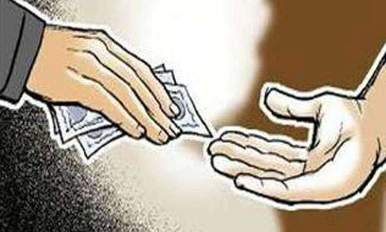भ्रष्टाचार : सतपुली उपकोषाधिकारी 8 हजार की रिश्वत लेते गिरफ्तार भ्रष्टाचार : सतपुली उपकोषाधिकारी 8 हजार की रिश्वत लेते गिरफ्तार