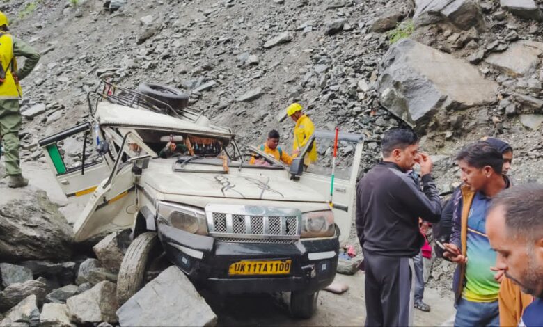 रुद्रप्रयाग में मुनकटिया लैंडस्लाइड जोन में बोलेरो वाहन हादसा, 2 की मौत, 3 घायल रुद्रप्रयाग में मुनकटिया लैंडस्लाइड जोन में बोलेरो वाहन हादसा, 2 की मौत, 3 घायल