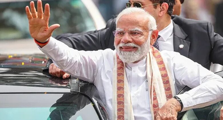 झारसुगुड़ा पहुंचे पीएम मोदी, ₹60,000 करोड़ की परियोजनाओं का करेंगे शुभारंभ