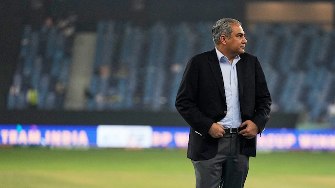 दुबई में एशिया कप फाइनल का हंगामा: PCB चीफ़ मोहसिन नक़वी ट्रॉफी लेकर मंच से उतरे, भारतीय टीम ने किया इनकार दुबई में एशिया कप फाइनल का हंगामा: PCB चीफ़ मोहसिन नक़वी ट्रॉफी लेकर मंच से उतरे, भारतीय टीम ने किया इनकार
