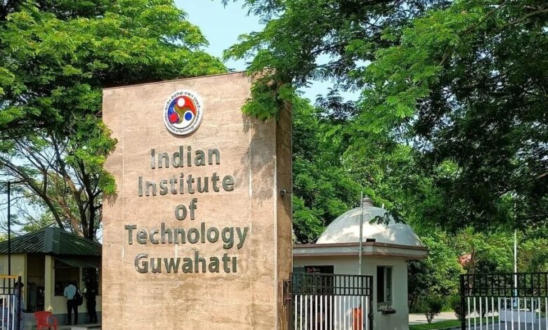 IIT गुवाहाटी का नया नैनोसेंसर: पानी में मौजूद कैंसर-कारक प्रदूषकों का पता 10 सेकंड में