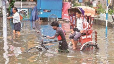 कोलकाता में रेकॉर्ड बारिश: 9 की मौत, 91 फ्लाइटें रद्द, दुर्गा पूजा की तैयारियां धरी की धरी