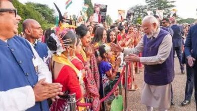 पीएम मोदी ने मणिपुर को दिया 36,000 करोड़ का पैकेज, राहत शिविरों में पहुँचे विस्थापितों से मिले
