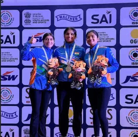 अनुष्का ठोकुर का स्वर्णिम आगाज़, भारत ने जीते पांच पदक