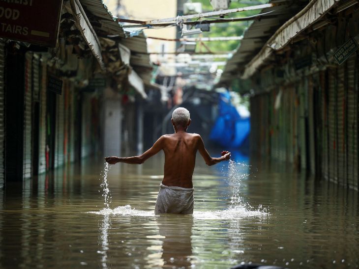 मॉनसून का तांडव: राजस्थान में हाईवे टूटा, भोपाल का तालाब उफना, दिल्ली में बाढ़ जैसी स्थिति