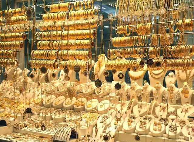 सोने की कीमतों ने तोड़ा आम जनता का भरोसा, दशहरा पर 25% घटी ज्वेलरी बिक्री – 18 टन पर सिमटी मांग सोने की कीमतों ने तोड़ा आम जनता का भरोसा, दशहरा पर 25% घटी ज्वेलरी बिक्री – 18 टन पर सिमटी मांग