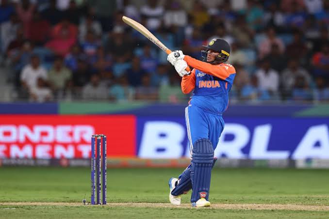 अभिषेक शर्मा ने रचा इतिहास: सबसे कम गेंदों में पूरे किए 1000 टी20 रन