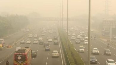 दिल्ली में वायु प्रदूषण चरम पर, लगातार 10वें दिन AQI ‘गंभीर’ स्तर में पहुँचा; सरकार ने जारी किए नए निर्देश दिल्ली में वायु प्रदूषण चरम पर, लगातार 10वें दिन AQI ‘गंभीर’ स्तर में पहुँचा; सरकार ने जारी किए नए निर्देश