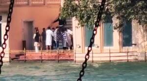 हरिद्वार में धर्मेंद्र की अस्थियों का भावपूर्ण विसर्जन, सनी–बॉबी सहित पूरा देओल परिवार रहा मौजूद