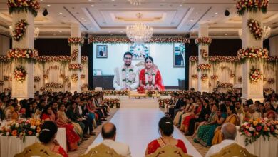 इंडिगो के फ्लाइट कैंसिलेशन ने शादी की खुशियाँ छीन ली — दूल्हा-दुल्हन को अपनी ही रिसेप्शन कॉल के ज़रिए अटेंड करनी पड़ी पार्टी