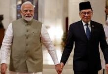 भारत-मलेशिया संबंधों को नई ऊँचाई देने मलेशिया पहुँचे प्रधानमंत्री मोदी, अनवर इब्राहिम से होगी अहम वार्ता