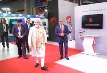 AI Impact Summit में मंच पर दिखा असहज पल: पीएम नरेंद्र मोदी की मौजूदगी में Sam Altman और Dario Amodei के बीच दिखी दूरी, टेक जगत में चर्चा तेज