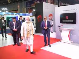 AI Impact Summit में मंच पर दिखा असहज पल: पीएम नरेंद्र मोदी की मौजूदगी में Sam Altman और Dario Amodei के बीच दिखी दूरी, टेक जगत में चर्चा तेज