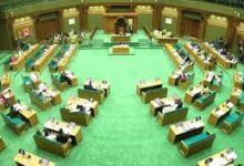 उत्तराखंड विधानसभा बजट सत्र का तीसरा दिन: सरकार 11 अहम विधेयक पास कराने की तैयारी में, विपक्ष का धरना