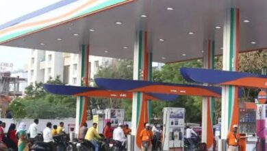 देश में पेट्रोल-डीजल की किल्लत की अफवाहें फैलते ही मची होड़, सरकार ने कहा—पर्याप्त स्टॉक मौजूद, घबराने की जरूरत नहीं