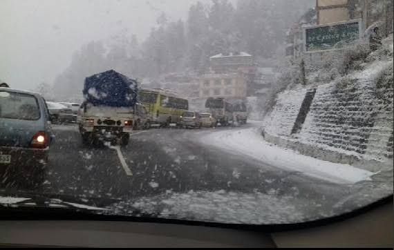 उत्तराखंड में मौसम का कहर: 9 जिलों में बारिश-बर्फबारी का अलर्ट, टिहरी-रुद्रप्रयाग में शुरू हुई बारिश