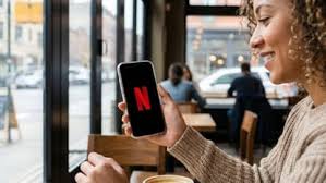 मोबाइल यूजर्स के लिए बड़ा बदलाव: Netflix ने लॉन्च किया TikTok जैसा वर्टिकल वीडियो फीड, अब कंटेंट खोजना होगा और आसान
