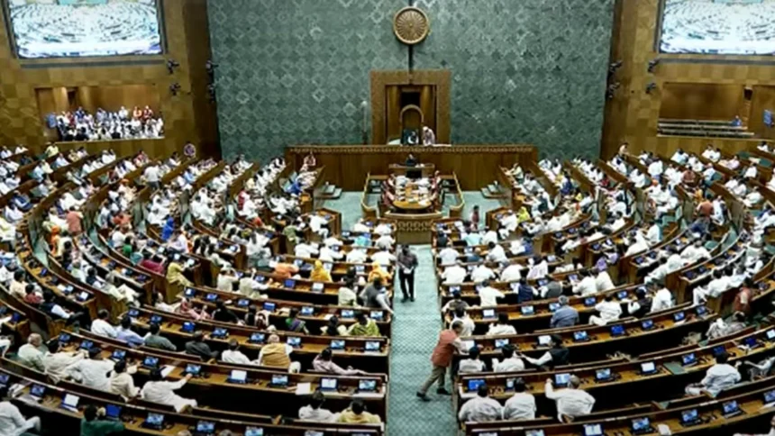 लोकसभा में बड़ा बदलाव प्रस्तावित: सीटें 543 से बढ़कर 850 तक, महिलाओं को मिलेगा 33% आरक्षण लोकसभा में बड़ा बदलाव प्रस्तावित: सीटें 543 से बढ़कर 850 तक, महिलाओं को मिलेगा 33% आरक्षण