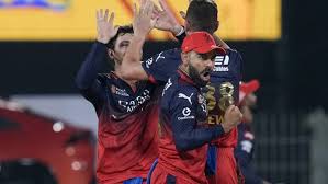RCB का धमाकेदार प्रदर्शन: CSK को 43 रन से हराया, चेन्नई की लगातार तीसरी हार