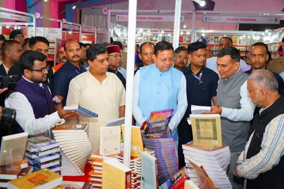 देहरादून में दून बुक फेस्टिवल 2026 का भव्य आगाज़, मुख्यमंत्री धामी ने किया उद्घाटन देहरादून में दून बुक फेस्टिवल 2026 का भव्य आगाज़, मुख्यमंत्री धामी ने किया उद्घाटन