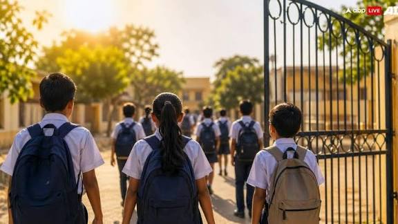 देहरादून में गर्मी का कहर: 27 अप्रैल को सभी स्कूल और आंगनबाड़ी केंद्र बंद, प्रशासन ने बच्चों की सुरक्षा को लेकर लिया बड़ा फैसला