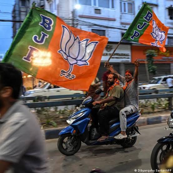 पश्चिम बंगाल में बीजेपी की ऐतिहासिक जीत, ममता बनर्जी ने नतीजों पर उठाए सवाल; 9 मई को नई सरकार का शपथ ग्रहण संभव