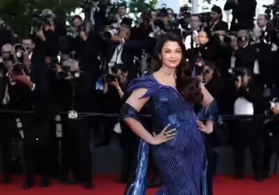 Cannes 2026 में छाईं ऐश्वर्या राय बच्चन, ब्लू गाउन में रेड कार्पेट पर बिखेरा जलवा