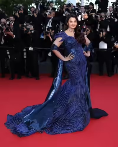 Cannes 2026 में छाईं ऐश्वर्या राय बच्चन, ब्लू गाउन में रेड कार्पेट पर बिखेरा जलवा