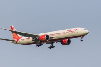 एयर इंडिया का हवाई सफर महंगा, घरेलू टिकट पर ₹1,200 तक बढ़ेगा फ्यूल चार्ज