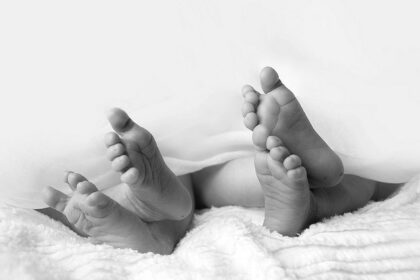 हरिद्वार में दो मासूम बच्चियां लावारिस मिलीं, कूड़े के ढेर में मिली सात दिन की नवजात