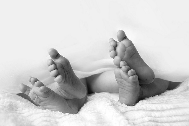 हरिद्वार में दो मासूम बच्चियां लावारिस मिलीं, कूड़े के ढेर में मिली सात दिन की नवजात