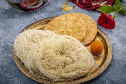  Karwa Chauth 2026: पहली बार व्रत रखने जा रही हैं तो सरगी की थाली में जरूर रखें ये पौष्टिक चीजें