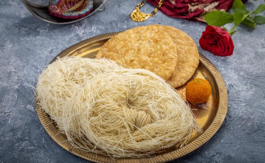  Karwa Chauth 2026: पहली बार व्रत रखने जा रही हैं तो सरगी की थाली में जरूर रखें ये पौष्टिक चीजें